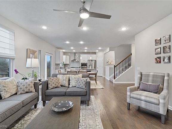 3rd image of 69 Garnett Cir