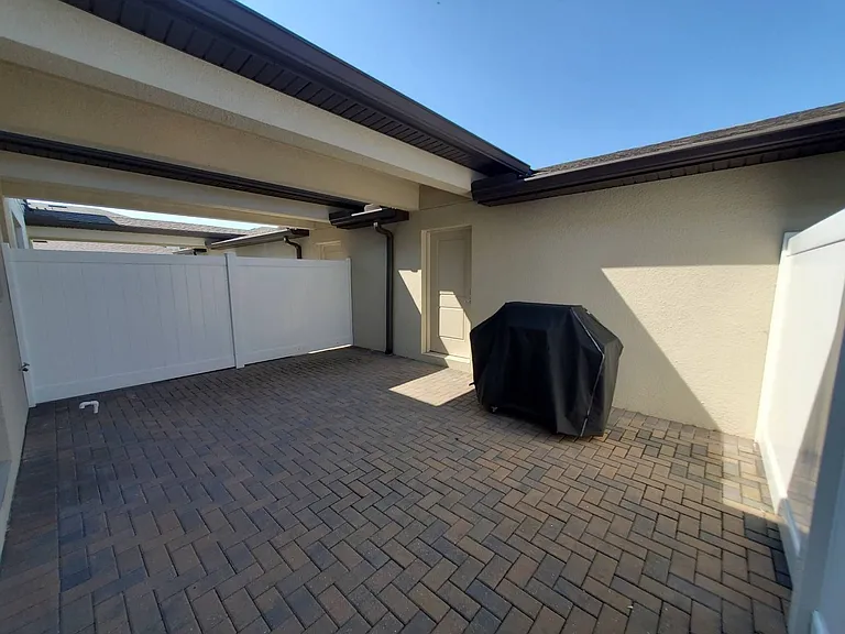 5044 Walker St — Photo 32