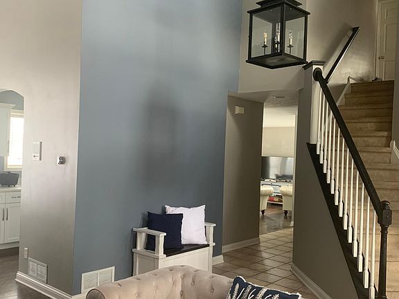 4th image of 1304 Fieldstone Ct