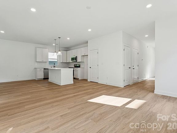 5th image of 11725 Platon Ave
