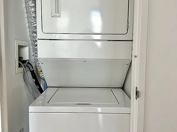 5th image of 2 Northside Piers APT 9C