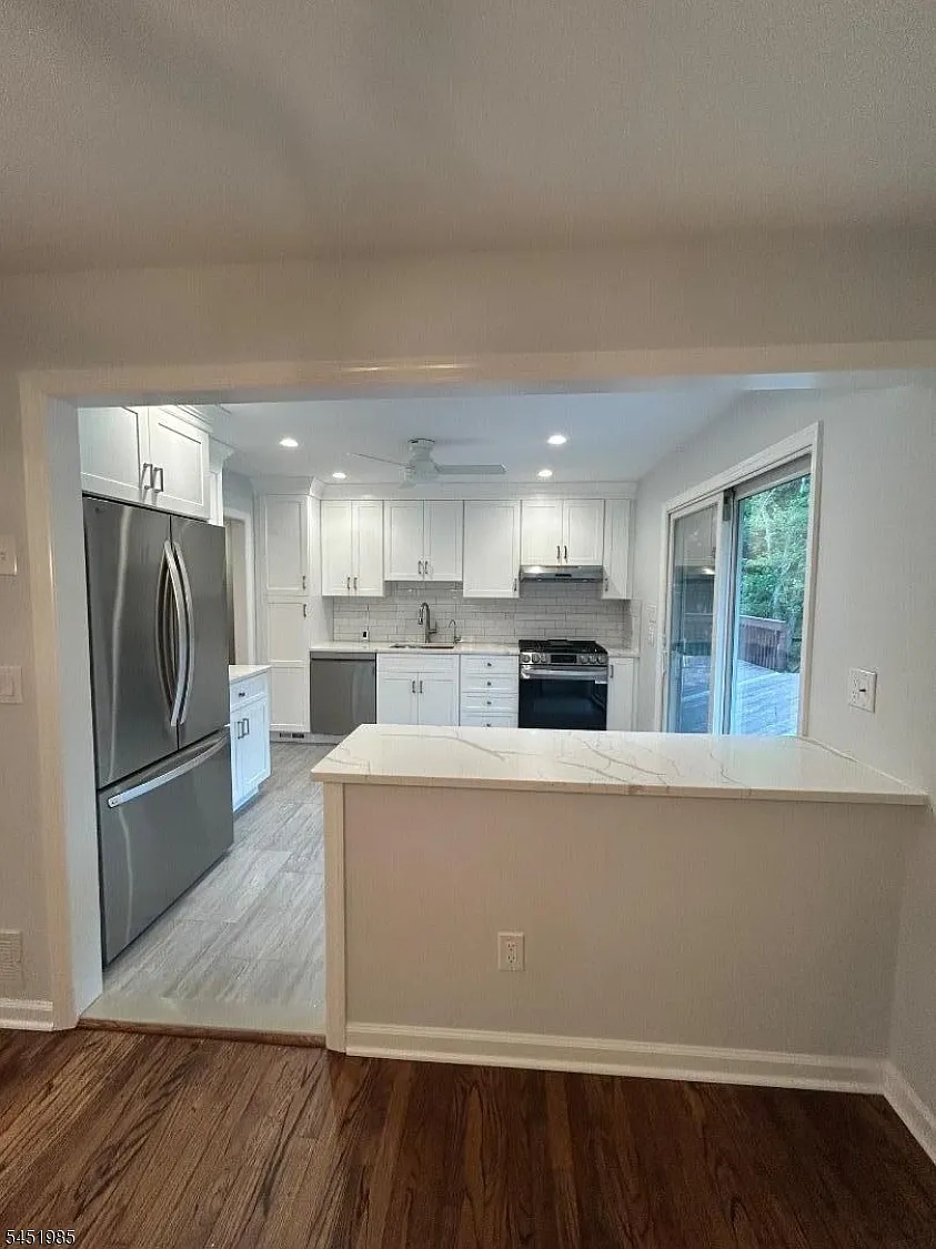4 bed, 2.5 bath, $3,750 — Photo 4