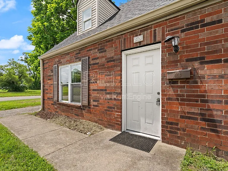 817 Lancelot Ct — Photo 2