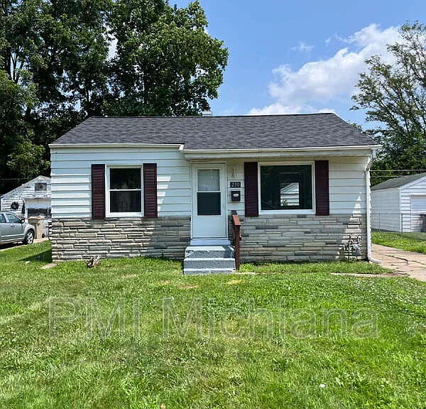 230 N Albert Ave — Photo 1