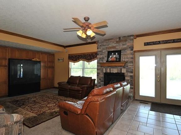 4th image of 230 S Fork Dr