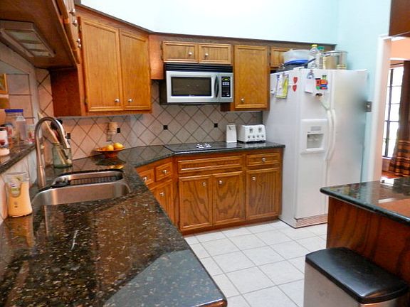 3rd image of 332 Banyan Dr