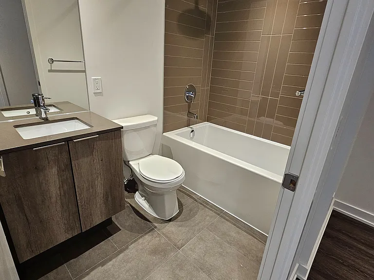 448 Burnhamthorpe Rd W #4201 — Photo 14