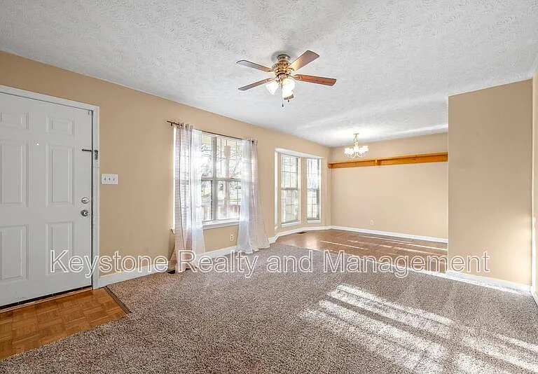 609 Artic Ave — Photo 4