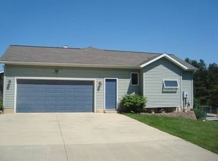 3151 Rolling Meadows Dr, Saranac, MI 48881