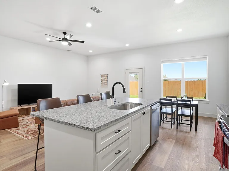 7933 Sawdust Trl — Photo 11