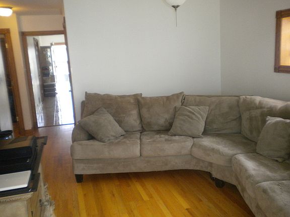 3rd image of 6209 S Melvina Ave
