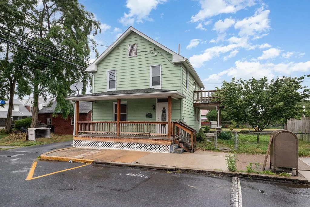 122 S 5th St — Photo 3