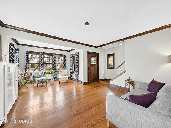 3rd image of 1120 N Harvey Ave