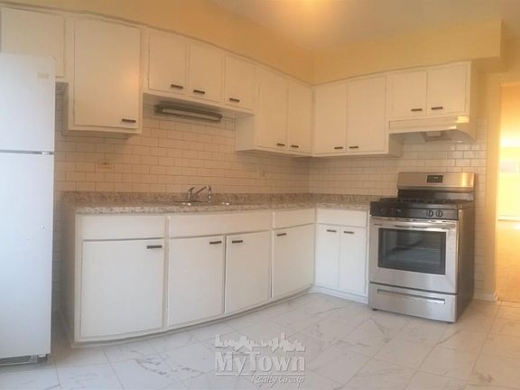 3rd image of 5519 N Campbell Ave #C