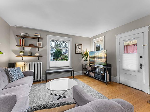 5th image of 4314 Harriet Ave