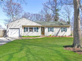 7 Alan St, Holbrook, NY 11741