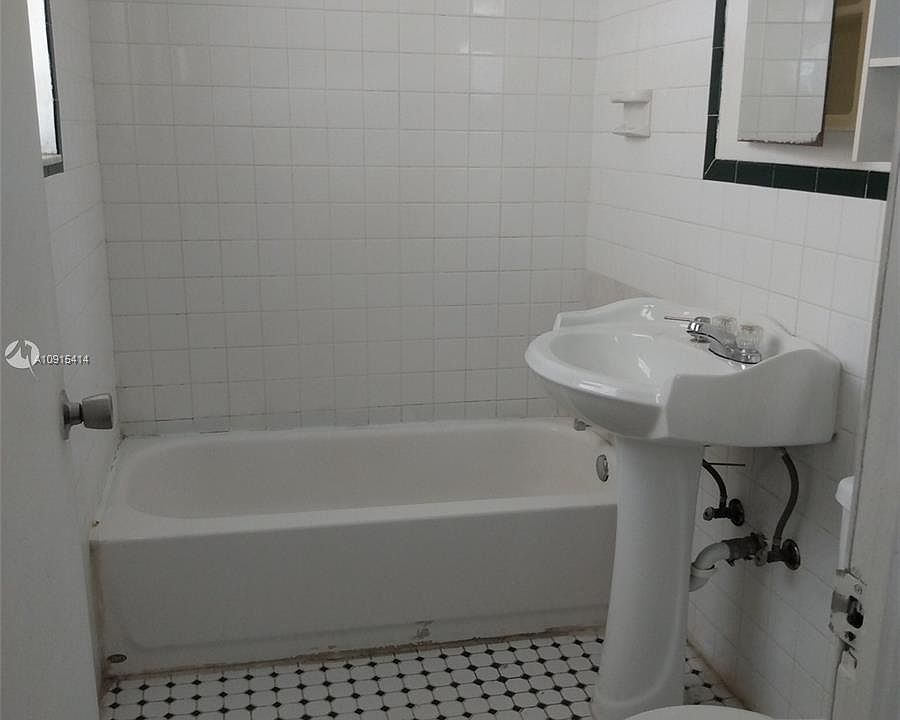 2nd image of 1611 Pennsylvania Ave APT 11