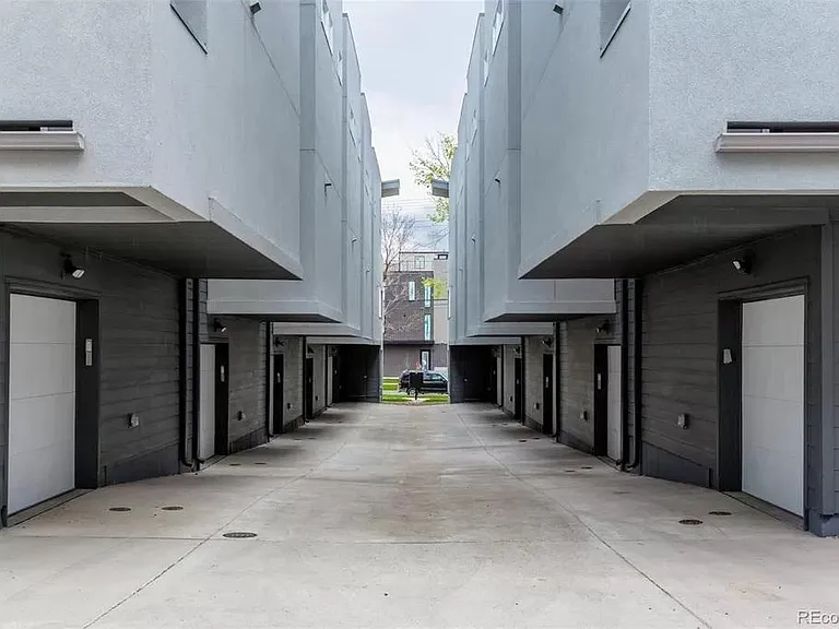 1733 Irving St — Photo 19