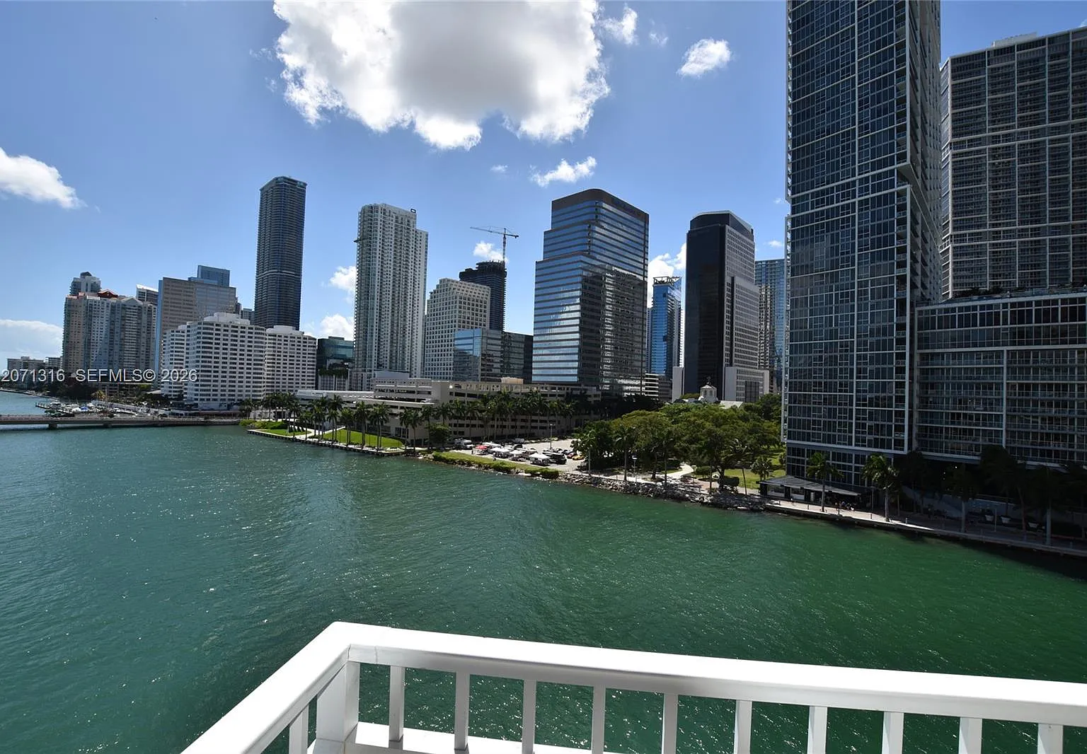 Courts Brickell Key — Photo 1