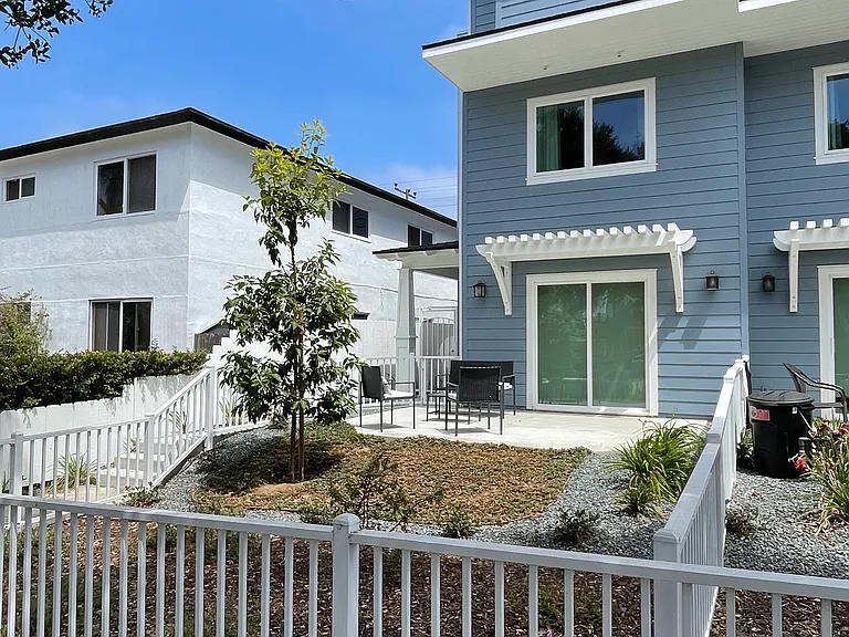 1438 Hornblend St — Photo 2
