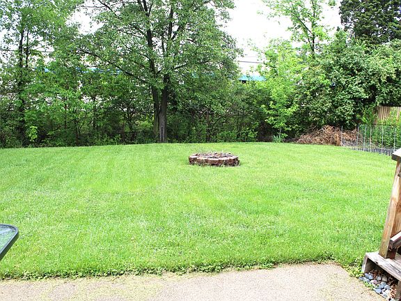 5th image of 18 Miriam Dr