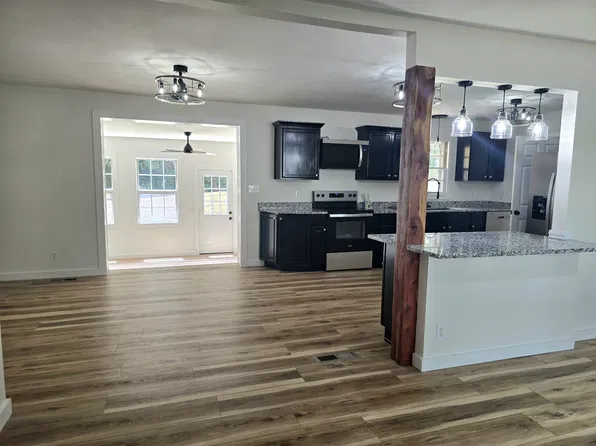 1606 Hilltop Dr, Lawrenceburg, TN 38464