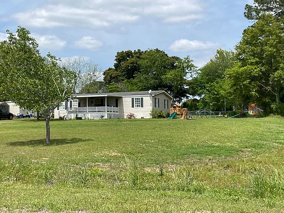 2nd image of 134 Creek Isle Dr
