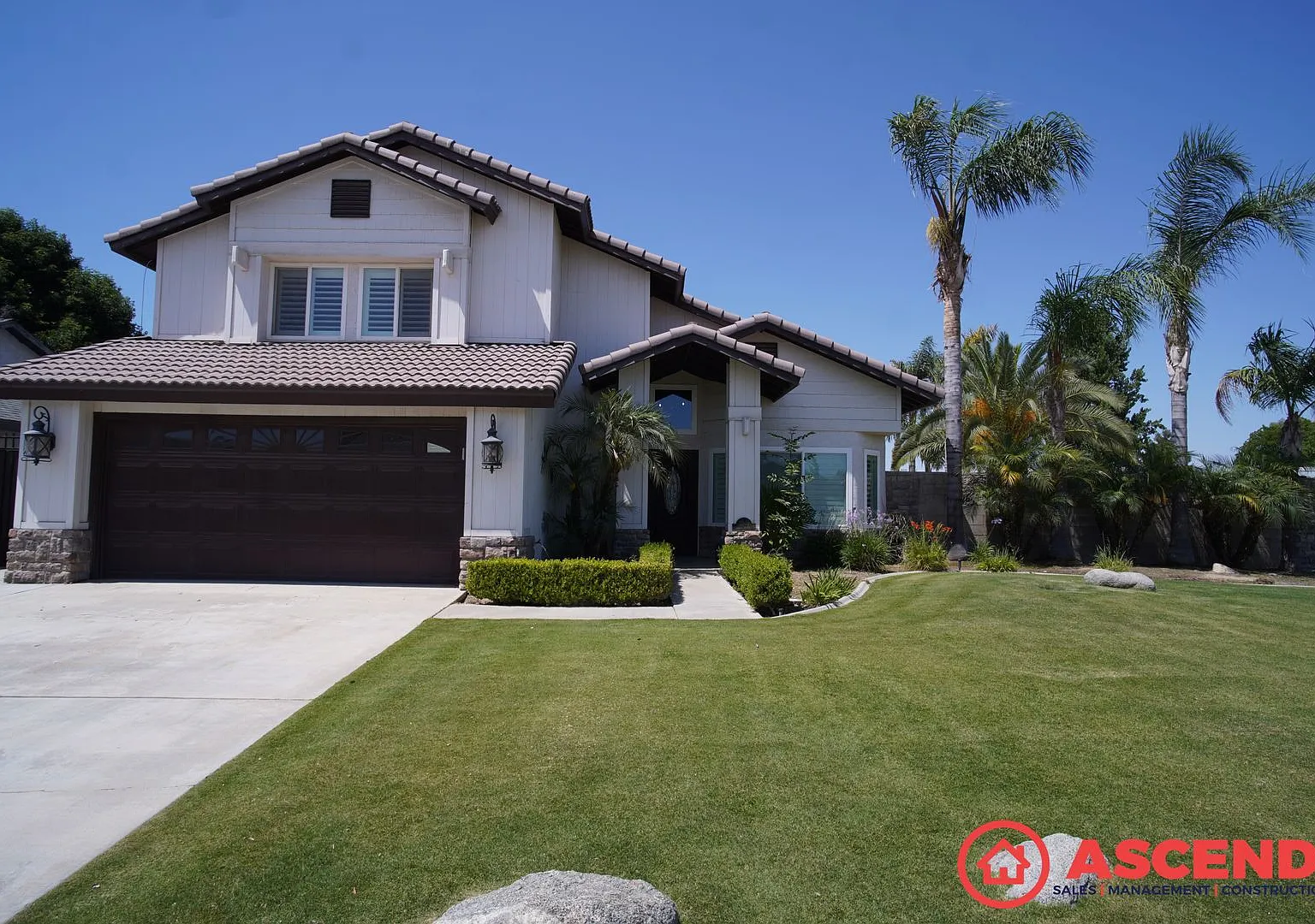 Spacious 3BD/3BA Home with Private Pool in Desirable Bakersfield 93312 $500 Off First Month! — Photo 2