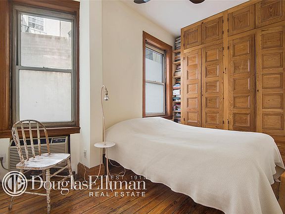 3rd image of 125 E 4th St APT 18