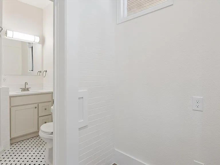 1620 Walnut St #2 — Photo 22
