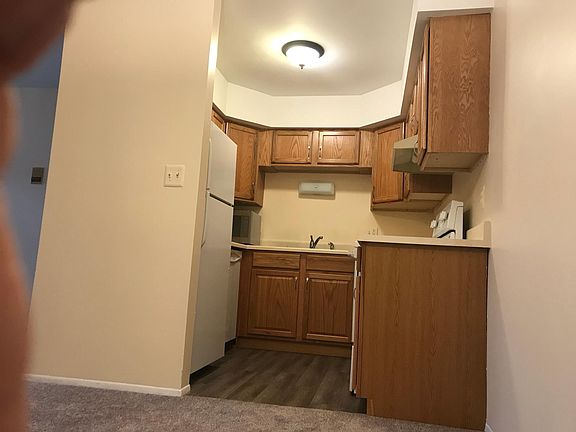 4th image of 1 Manor Cir