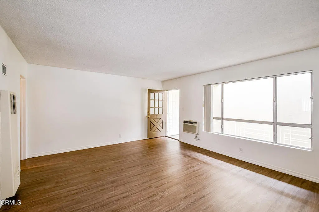 2 bed, 1.0 bath, 950 sqft, $2,600 — Photo 3