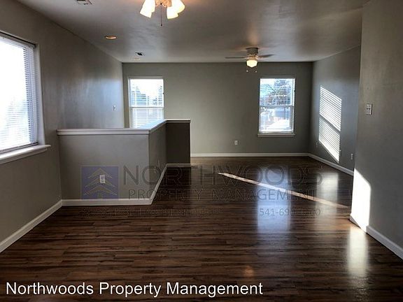 4th image of 718 S Peach St