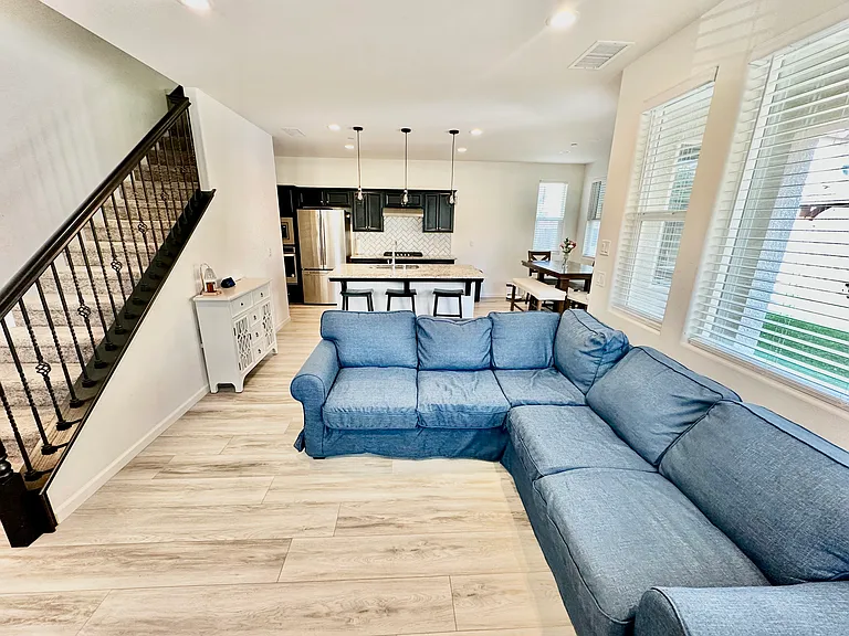 241 Aria Ave S — Photo 6