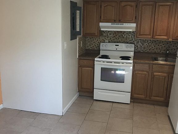 3rd image of 6574 Walnut Park Dr