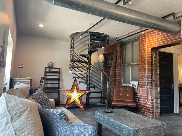 210 N Walnut St, Grand Island, NE