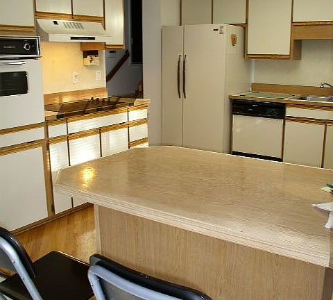 Kitchen  - photo 2  - appliances stay.