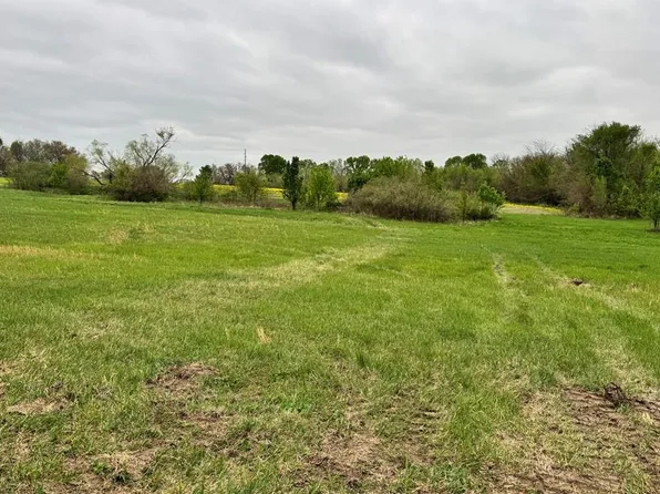 25207 E Cowherd Rd, Lees Summit, MO 64064