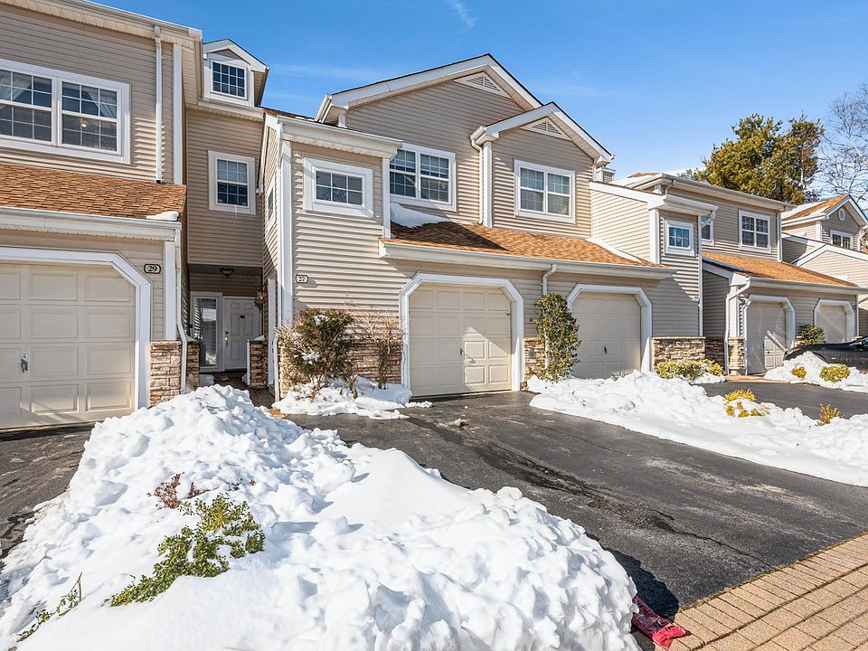 1st image of 27 Carriage Ln