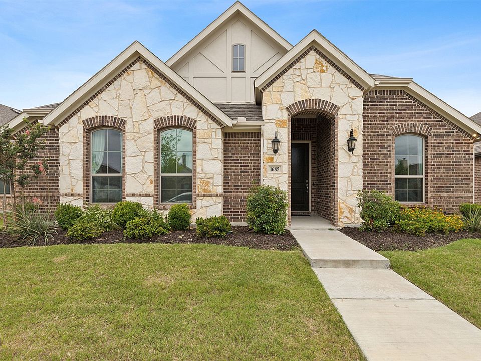 1st image of 1685 Vista Way