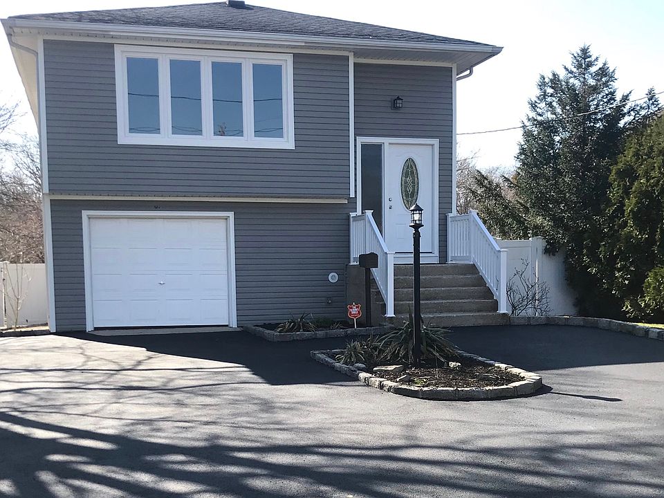 1st image of 670 Higbie Ln