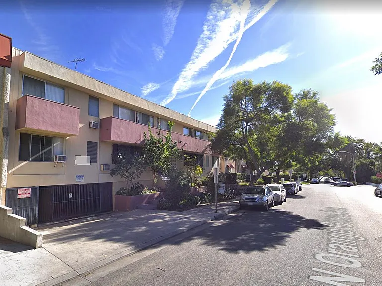 910 N Orange Grove Ave — Photo 1