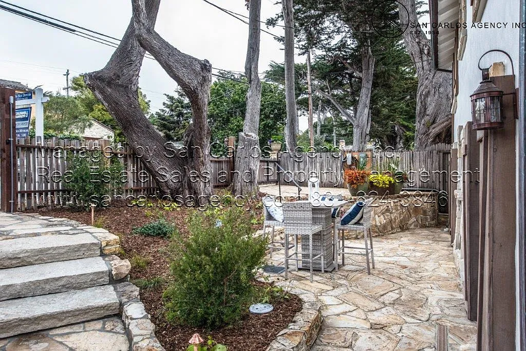 Beautiful, Remodeled Home in Carmel Point — Photo 2