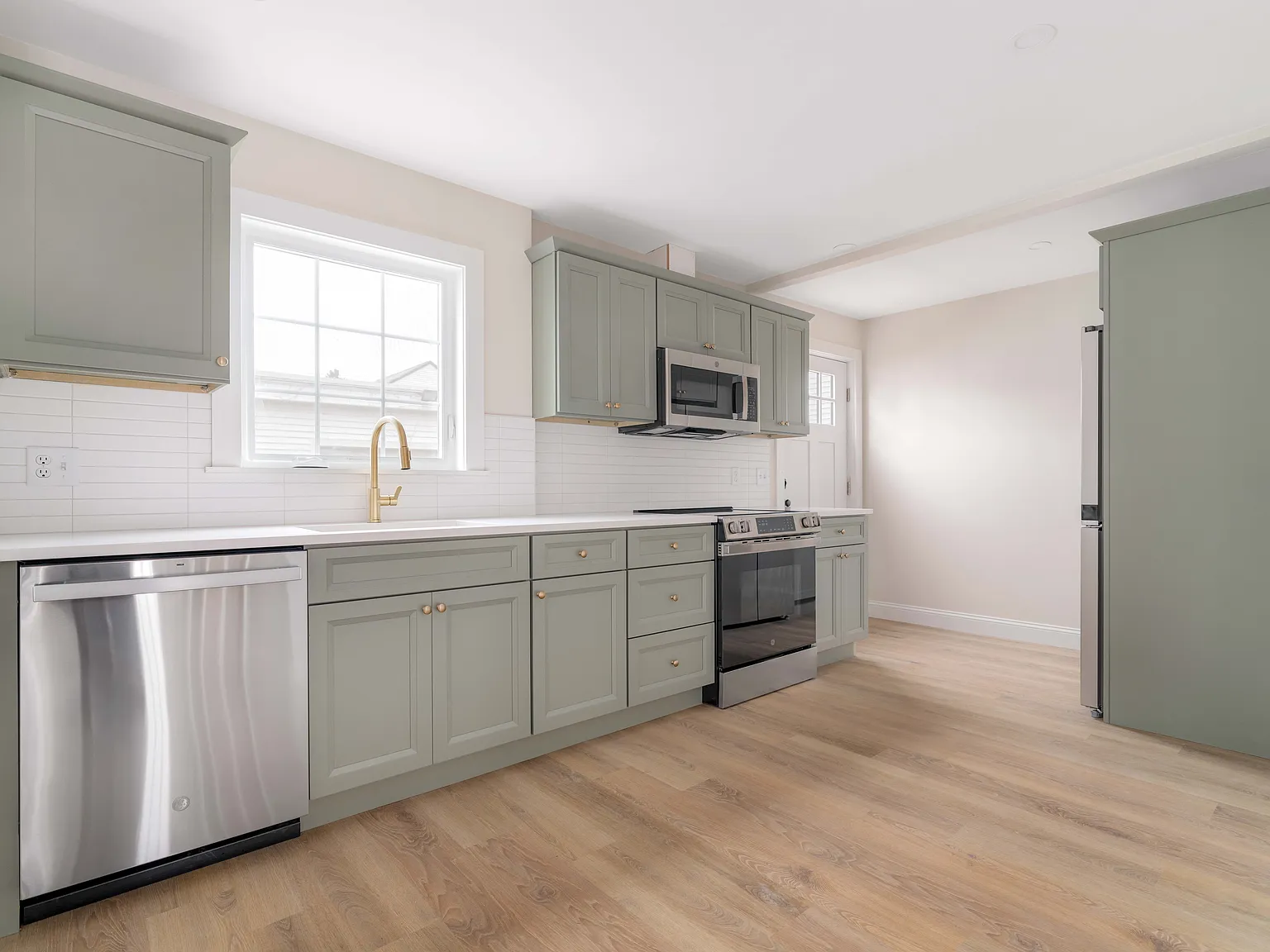 3 bed, 1365 sqft, $3,400 — Photo 2