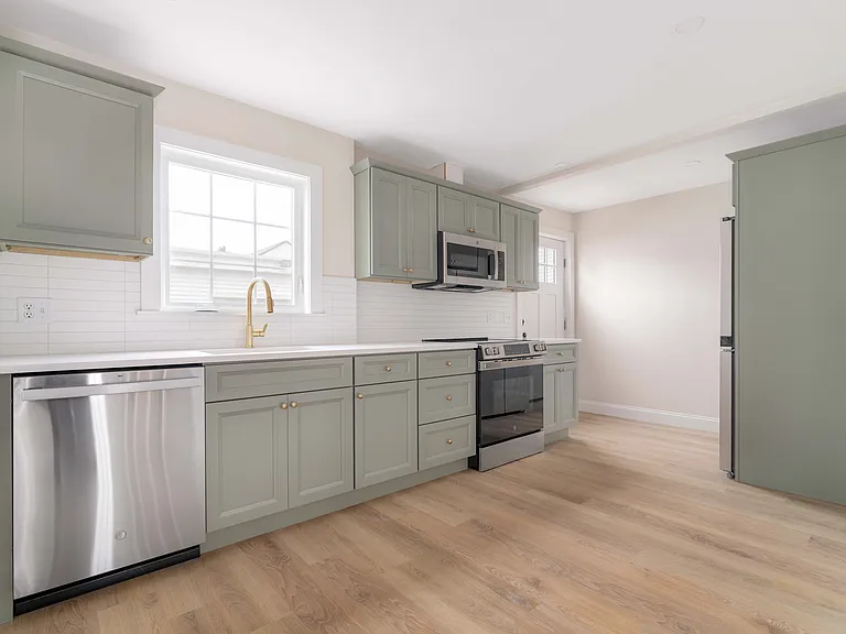121 Fayette St #A — Photo 2