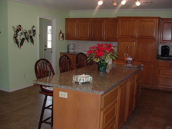 4th image of 307 W Avenue F
