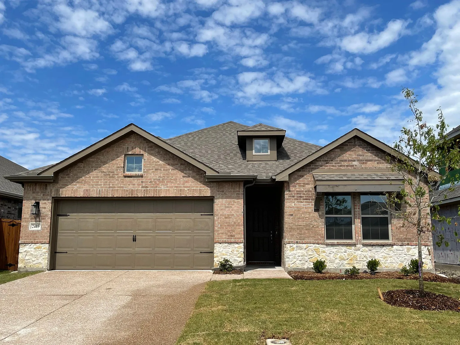 4 bed, 2252 sqft, $2,500 — Photo 1