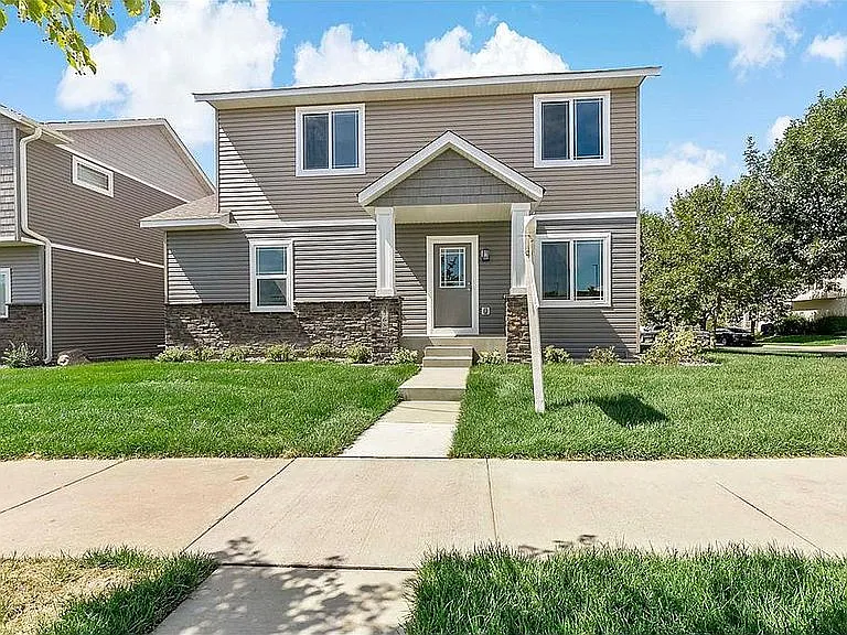 2768 Clover Ridge Dr