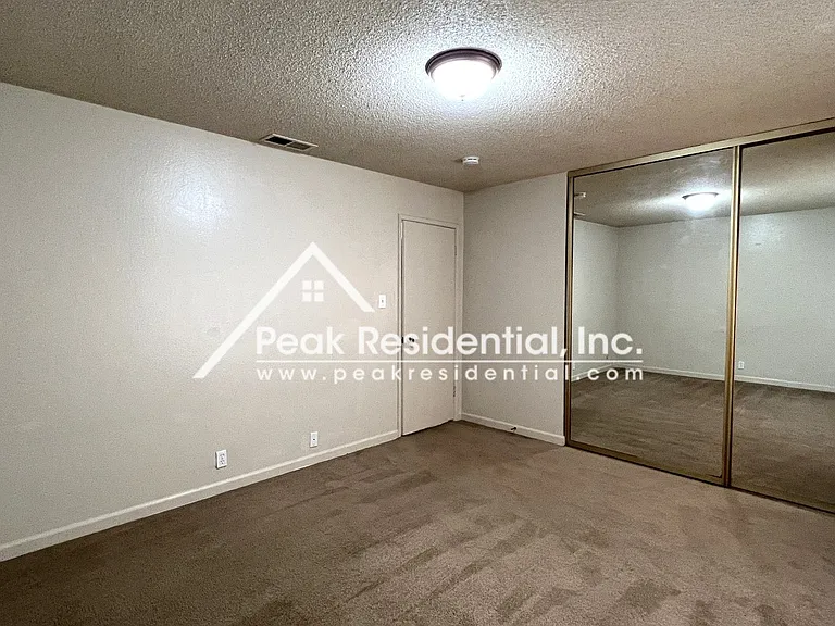 504 Roundtree Ct — Photo 17