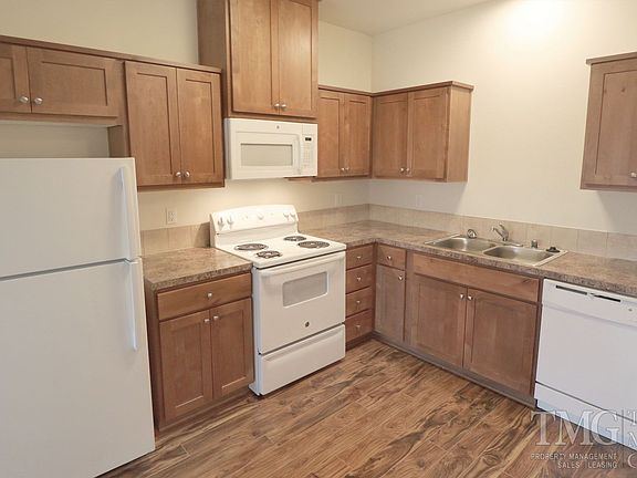 2nd image of 901 SE 11th Pl #305